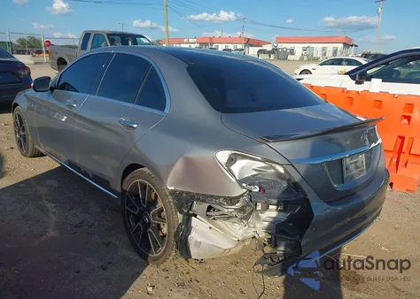 2015 Mercedes-Benz C 300 4Matic из США, поврежденный, VIN 55SWF4KB3FU040306